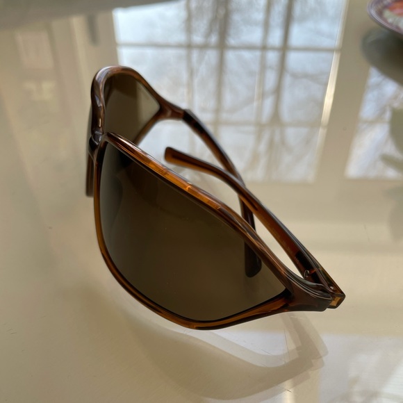 authentic Prada sunglasses - Picture 4 of 8